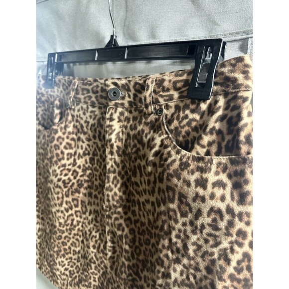 BB Dakota Faux Suede Leopard Print Mini Skirt Size 4 Pockets Button Going‎ Out - Picture 3 of 6